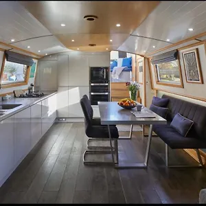  Botel River Mill Retreat